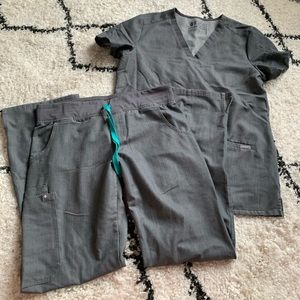 Womens figs scrub set size small